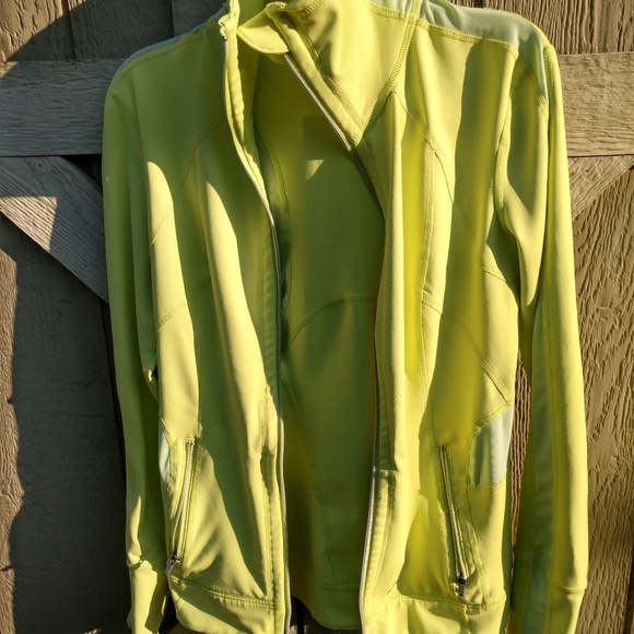 Tangerine, yellowish green jacket - Picture 3 of 7
